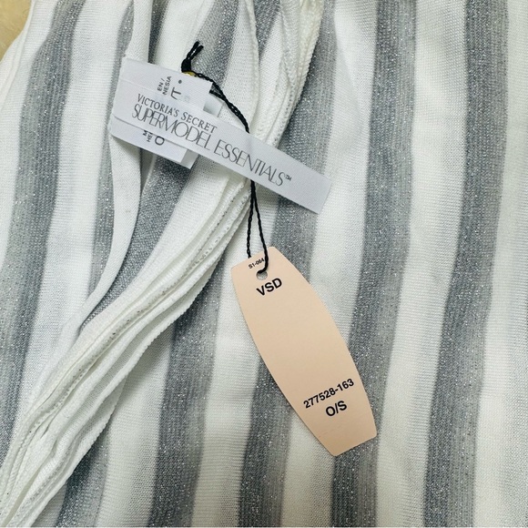 Victoria's Secret Supermodels Essentials Scarf - Picture 5 of 8